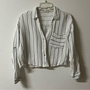 Love Notes Cropped Long Sleeve Blous Medium White Blue Striped Button Up Cotton